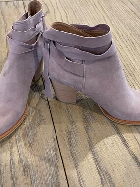 Huma Blanco eur 37 size (us 6.5) leather ankle boots beige high heel